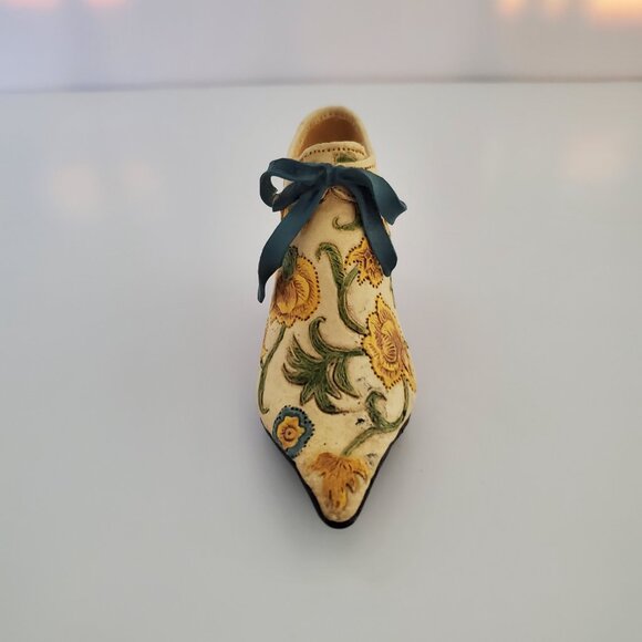 Vintage Miniature Shoe Collection 9pc Victorian Edwardian Witchy Booties Resin - Picture 7 of 16